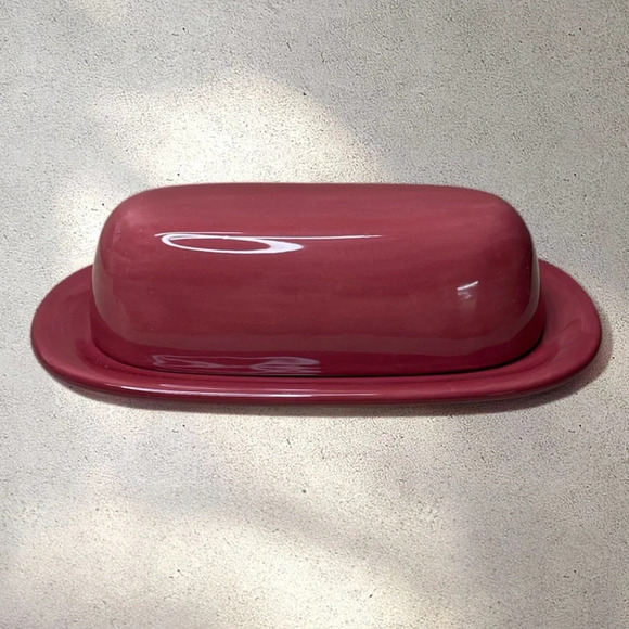 Pottery Barn Sausalito Merlot Glazed Ceramic 1/4 Lb. Covered Oval Butter Dish - Picture 1 of 8